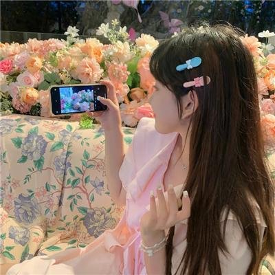 男爵的同桌小女生